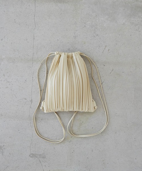 EFOLE（エフォル）の「【EFOLE】 プリーツ リュック（バックパック/リュック・レディース・ブラック/オフホワイト・FREE）」の2枚目の写真