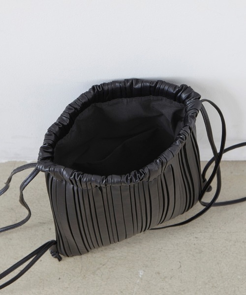 EFOLE（エフォル）の「【EFOLE】 プリーツ リュック（バックパック/リュック・レディース・ブラック/オフホワイト・FREE）」の4枚目の写真