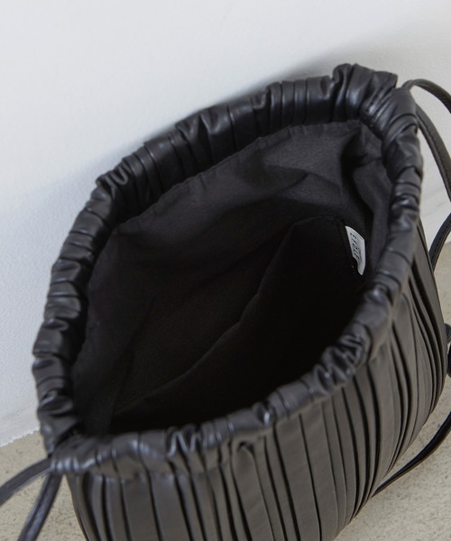 EFOLE（エフォル）の「【EFOLE】 プリーツ リュック（バックパック/リュック・レディース・ブラック/オフホワイト・FREE）」の5枚目の写真