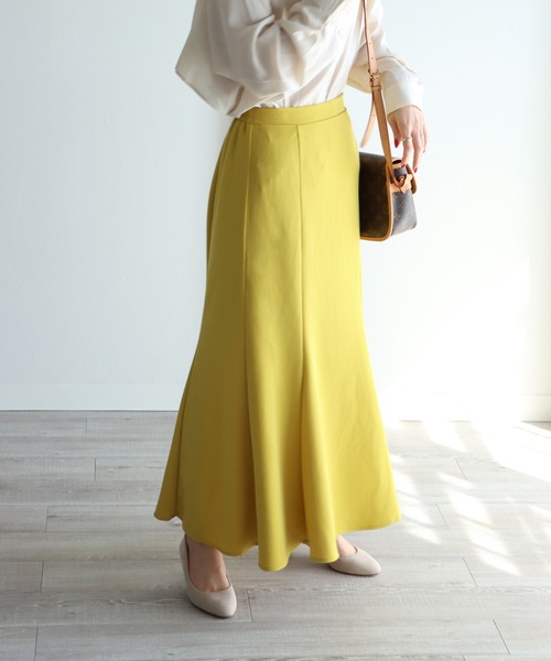 COURO(コウロ)の「ジョーゼットマーメイドスカート(スカート・レディース・ブラック/イエロー/ブルー/グリーン/アイボリー・FREE)」の1枚目の写真