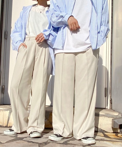 PairPair(ペアペア)の「ストレートワイドパンツ(ユニセックス)(スラックス・メンズ・ブラック/アイボリー/グレイッシュベージュ・MEDIUM/LARGE)」の2枚目の写真