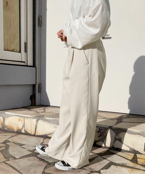 PairPair(ペアペア)の「ストレートワイドパンツ(ユニセックス)(スラックス・メンズ・ブラック/アイボリー/グレイッシュベージュ・MEDIUM/LARGE)」の9枚目の写真