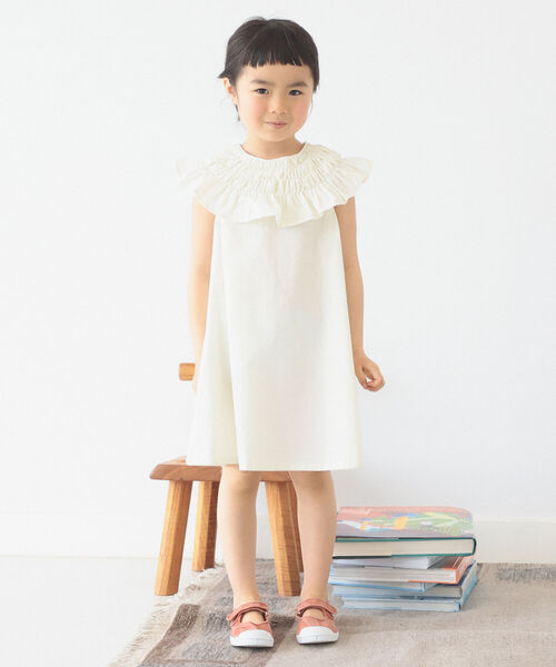 B:MING by BEAMS(ビーミングバイビームス)の「B:MING by BEAMS / BIG カラー ノースリーブ ワンピース(100~130cm)(ワンピース・キッズ・ブラック/アイボリー・100/110/120/130)」の6枚目の写真