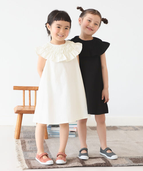 B:MING by BEAMS(ビーミングバイビームス)の「B:MING by BEAMS / BIG カラー ノースリーブ ワンピース(100~130cm)(ワンピース・キッズ・ブラック/アイボリー・100/110/120/130)」の11枚目の写真