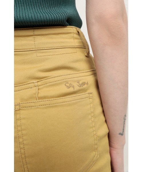 SLY（スライ）の「COLOR SATIN DENIM PT カラー サテン パンツ（スラックス・レディース・ブラウン/ベージュ・2/0/1）」の17枚目の写真