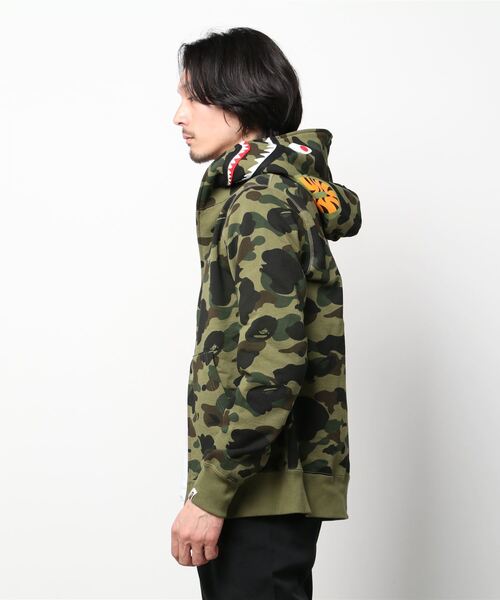 A BATHING APE(アベイシングエイプ)の「1ST CAMO SHARK FULL ZIP HOODIE M(パーカー・メンズ・イエロー/グリーン・SMALL/MEDIUM/LARGE/X-LARGE/XX-LARGE/XXX-LARGE)」の5枚目の写真