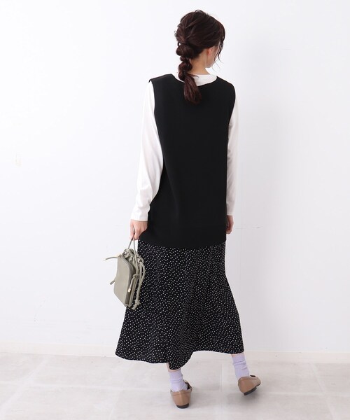 DRESKIP（ドレスキップ）の「◆【再入荷／洗える／プチプラ】Vネック脇リボンニットベスト（ベスト・レディース・グリーン/オフホワイト/ブラック/サンドベージュ/オレンジ/ダークブラウン・00）」の16枚目の写真