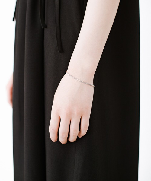 haco!（ハコ）の「カジュアルコーデにも似合って手首を華奢に見せてくれる　重ね付けにもちょうどいいロープ風チェーンブレスレットby who made me（ブレスレット・レディース・シルバー・ONE SIZE）」の5枚目の写真