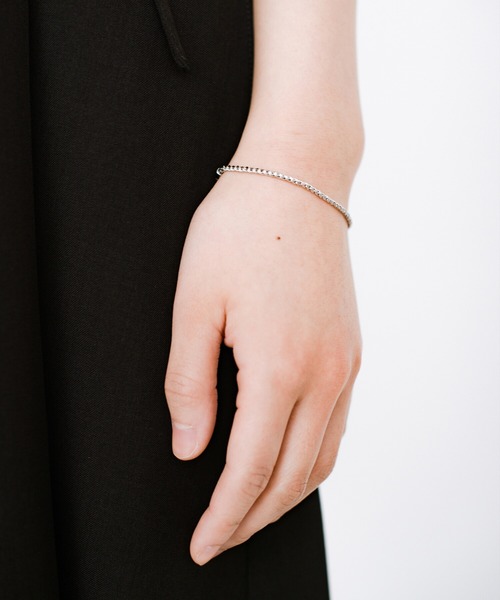 haco!（ハコ）の「カジュアルコーデにも似合って手首を華奢に見せてくれる　重ね付けにもちょうどいいロープ風チェーンブレスレットby who made me（ブレスレット・レディース・シルバー・ONE SIZE）」の6枚目の写真