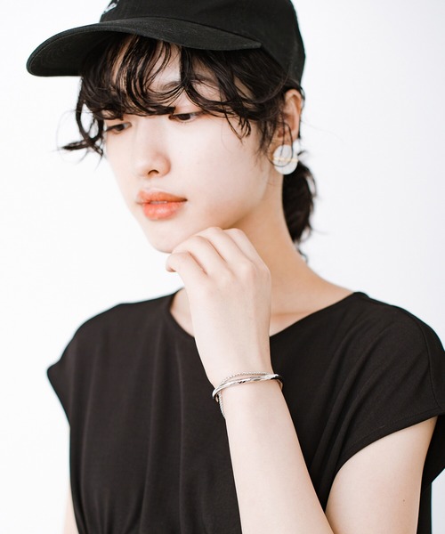 haco!（ハコ）の「カジュアルコーデにも似合って手首を華奢に見せてくれる　重ね付けにもちょうどいいロープ風チェーンブレスレットby who made me（ブレスレット・レディース・シルバー・ONE SIZE）」の9枚目の写真