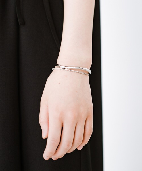 haco!（ハコ）の「カジュアルコーデにも似合って手首を華奢に見せてくれる　重ね付けにもちょうどいいロープ風チェーンブレスレットby who made me（ブレスレット・レディース・シルバー・ONE SIZE）」の11枚目の写真