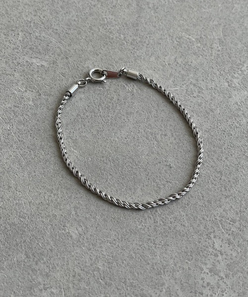 haco!（ハコ）の「カジュアルコーデにも似合って手首を華奢に見せてくれる　重ね付けにもちょうどいいロープ風チェーンブレスレットby who made me（ブレスレット・レディース・シルバー・ONE SIZE）」の12枚目の写真