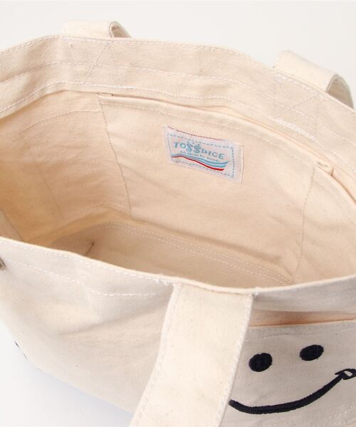 TOSSDICE / BamBooks the Heritage（トスダイス／バンブックスザヘリテイジ）の「【 TOSSDICE / トスダイス 】 TD SMILE - EMBROIDERED TO-TO / スマイル エンブロイダード トート（トートバッグ・レディース・ホワイト×ブルー/ホワイト×レッド/ホワイト・FREE）」の6枚目の写真