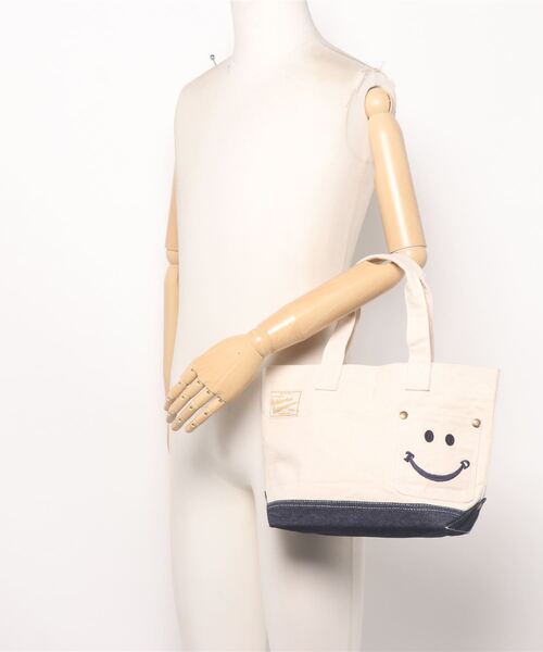 TOSSDICE / BamBooks the Heritage（トスダイス／バンブックスザヘリテイジ）の「【 TOSSDICE / トスダイス 】 TD SMILE - EMBROIDERED TO-TO / スマイル エンブロイダード トート（トートバッグ・レディース・ホワイト×ブルー/ホワイト×レッド/ホワイト・FREE）」の5枚目の写真