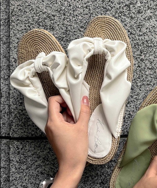 KOBE LETTUCE（コウベレタス）の「ギャザートングフラットサンダル[I2441]（サンダル・レディース・ホワイト/イエロー/グリーン/ブラック・LL/M/S/L）」の2枚目の写真