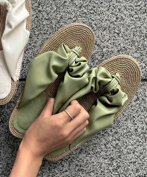 KOBE LETTUCE（コウベレタス）の「ギャザートングフラットサンダル[I2441]（サンダル・レディース・ホワイト/イエロー/グリーン/ブラック・LL/M/S/L）」の3枚目の写真