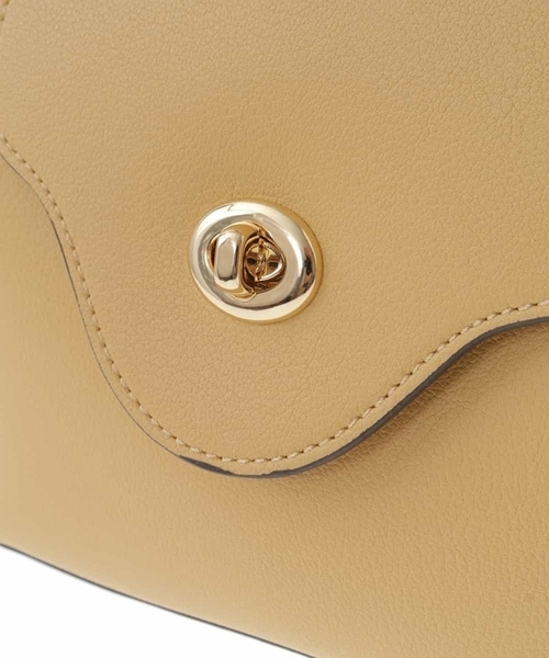 OFUON le MK（オフオンルエムケー）の「【2WAY】フェイクレザーコンパクトハンドバッグ（ハンドバッグ・レディース・イエロー/サンドベージュ/アイボリー・38）」の8枚目の写真