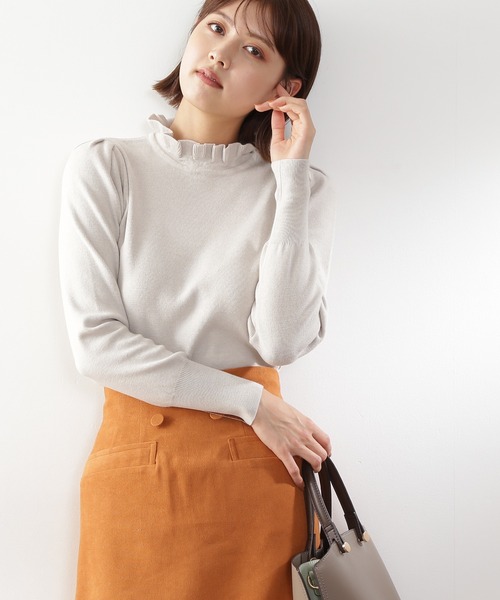 N.(N. Natural Beauty Basic)(エヌエヌナチュラルビューティーベーシック)の「◆フリルネック総針ニット(ニット/セーター・レディース・ライトグレー/ブラック/グリーン・MEDIUM)」の3枚目の写真