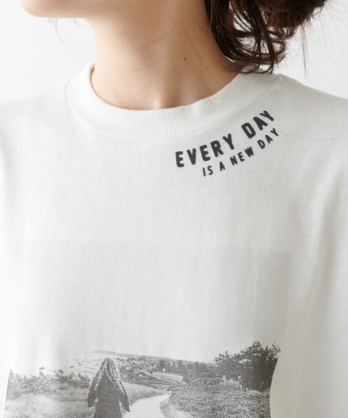 PUAL CE CIN（ピュアルセシン）の「フォトプリント×フロッキーロングスリーブ（Tシャツ/カットソー・レディース・ベージュ/オフホワイト・FREE）」の15枚目の写真