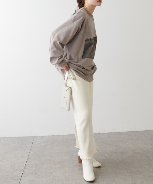 PUAL CE CIN（ピュアルセシン）の「フォトプリント×フロッキーロングスリーブ（Tシャツ/カットソー・レディース・ベージュ/オフホワイト・FREE）」の4枚目の写真