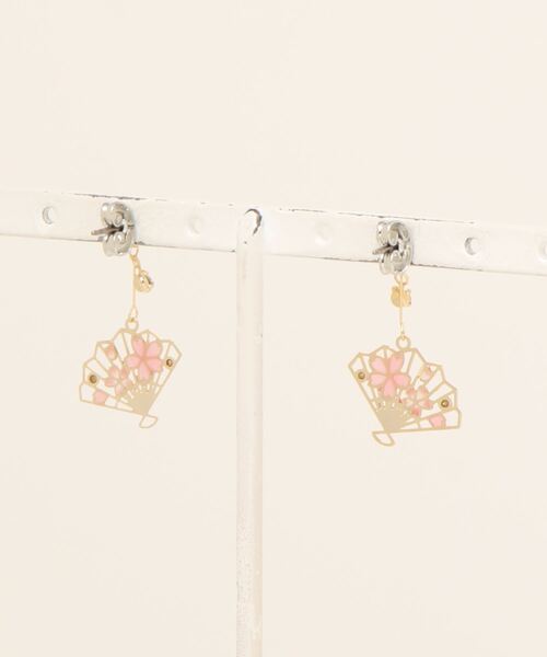 GGD SELECT（ジージーディー　セレクト）の「国内18金メッキ桜と扇子 ピアス[ACCACC]（ピアス（両耳用）・レディース・ピンク・FREE）」の2枚目の写真