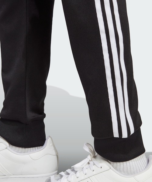 adidas（アディダス）の「アディカラー クラシックス SST トラック