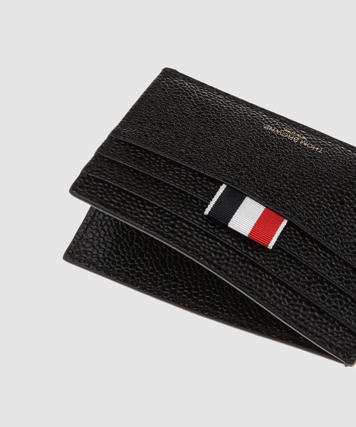THOM BROWNE（トムブラウン）の「CARD HOLDER W/ NOTE COMPARTMENT IN PEBBLE GRAIN