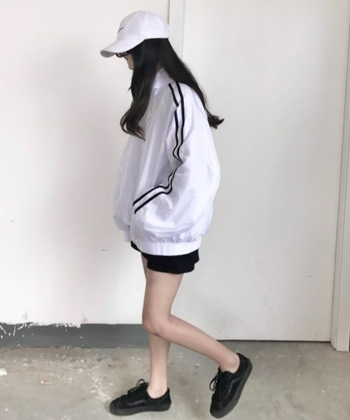 Loueme(ルエム)の「【23S/S 春夏新作】サイドラインオーバーサイズブルゾン(ナイロンジャケット・レディース・ブラック/ピンク/ホワイト・FREE)」の5枚目の写真