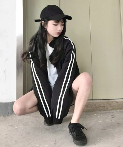 Loueme(ルエム)の「【23S/S 春夏新作】サイドラインオーバーサイズブルゾン(ナイロンジャケット・レディース・ブラック/ピンク/ホワイト・FREE)」の7枚目の写真