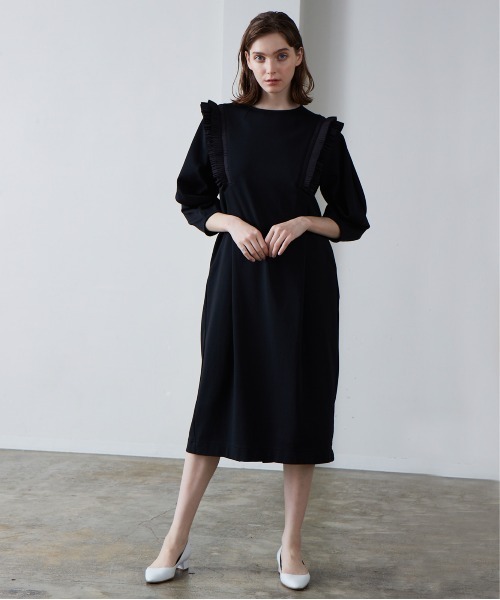 Marilyn Moon（マリリンムーン）の「ハーフスリーブタックフリルコクーンドレス（ワンピース・レディース・ブラック/ベージュ・FREE）」の2枚目の写真