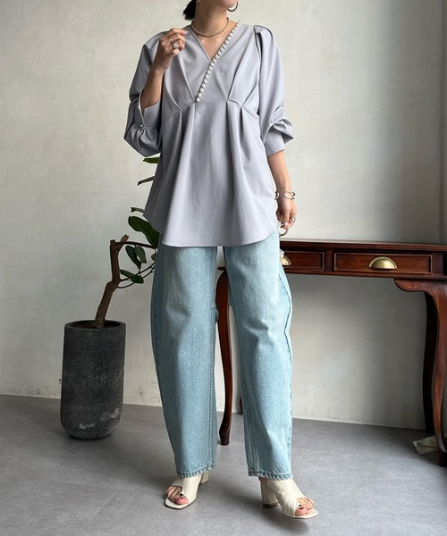 DouDou(ドゥドゥ)の「【WEB限定】パールデザイン2WAYブラウス(Tシャツ/カットソー・レディース・グレー/オフホワイト/ブラック・FREE)」の11枚目の写真
