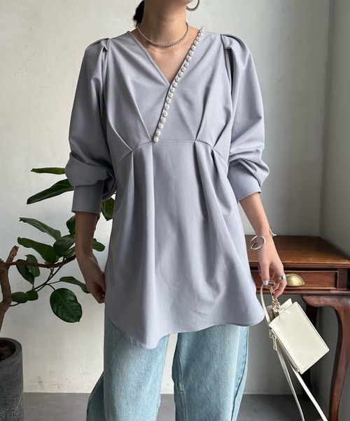 DouDou(ドゥドゥ)の「【WEB限定】パールデザイン2WAYブラウス(Tシャツ/カットソー・レディース・グレー/オフホワイト/ブラック・FREE)」の20枚目の写真
