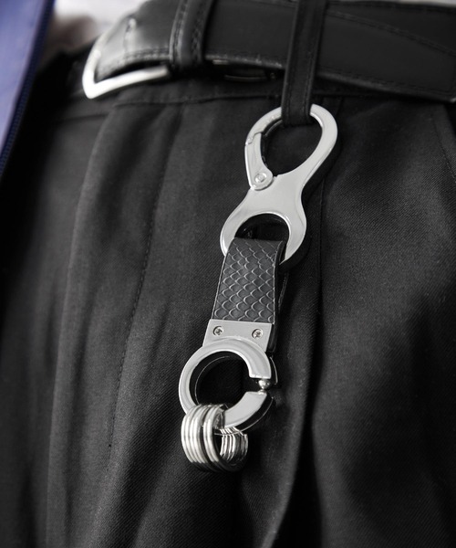 NILWAY（ニルウェイ）の「パイソン柄PUレザーカラビナキーホルダー（キーホルダー・メンズ・ブラック/シルバー/チャコール・FREE）」の6枚目の写真