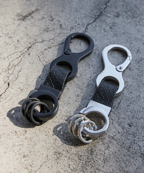 NILWAY（ニルウェイ）の「パイソン柄PUレザーカラビナキーホルダー（キーホルダー・メンズ・ブラック/シルバー/チャコール・FREE）」の10枚目の写真