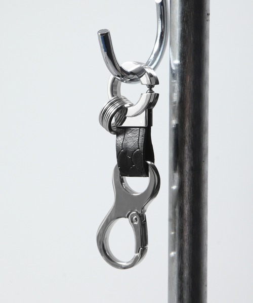 NILWAY（ニルウェイ）の「パイソン柄PUレザーカラビナキーホルダー（キーホルダー・メンズ・ブラック/シルバー/チャコール・FREE）」の14枚目の写真