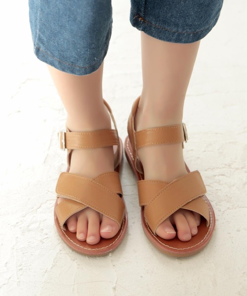 SOROTTO（ソロット）の「ぺたんこクロスサンダル（サンダル・キッズ・ブラック/アイボリー/キャメル・17.0cm/18.0cm/19.0cm/20.0cm/21.0cm）」の2枚目の写真