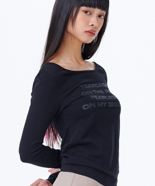 runningHIGH(ランニングハイ)の「A'GEM/9 × .kom『runningHIGH/ランニングハイ』LETTERING SLIM L/S TEE/レタリング スリム ロングスリーブカットソー(Tシャツ/カットソー・レディース・ブラック/ホワイト/チャコールグレー/ライトパープル/ブラウン/グリーン/イエロー/グレー・FREE)」の3枚目の写真