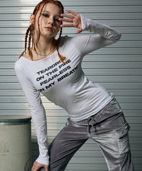 runningHIGH(ランニングハイ)の「A'GEM/9 × .kom『runningHIGH/ランニングハイ』LETTERING SLIM L/S TEE/レタリング スリム ロングスリーブカットソー(Tシャツ/カットソー・レディース・ブラック/ホワイト/チャコールグレー/ライトパープル/ブラウン/グリーン/イエロー/グレー・FREE)」の10枚目の写真