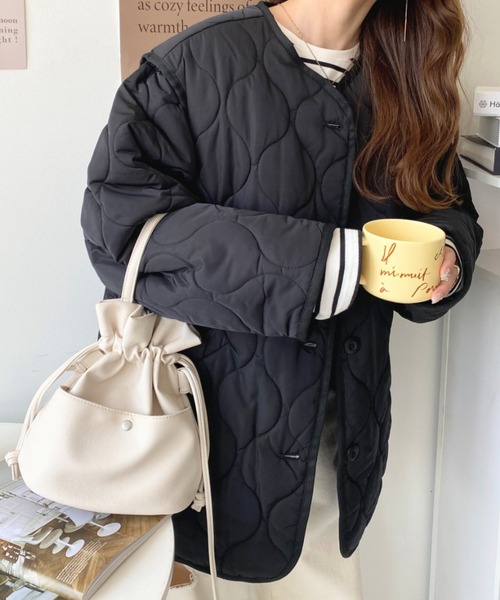 moment+（モーメントプラス）の「袖取外し2WAYキルティングジャケット（ノーカラージャケット・レディース・ブラック/カーキ/アイボリー・M/L）」の10枚目の写真