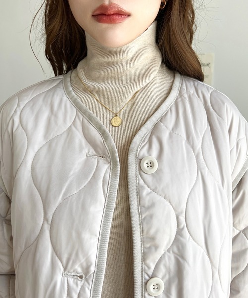 moment+（モーメントプラス）の「袖取外し2WAYキルティングジャケット（ノーカラージャケット・レディース・ブラック/カーキ/アイボリー・M/L）」の7枚目の写真