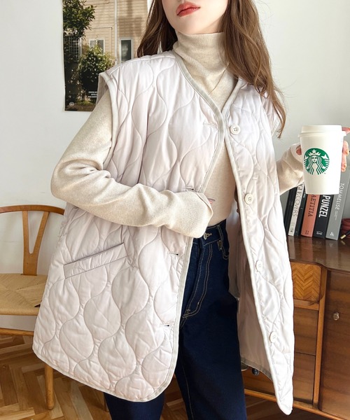 moment+（モーメントプラス）の「袖取外し2WAYキルティングジャケット（ノーカラージャケット・レディース・ブラック/カーキ/アイボリー・M/L）」の4枚目の写真