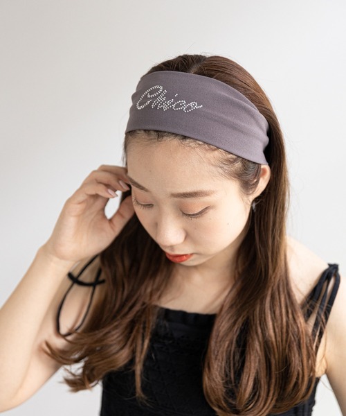 Chico(チコ)の「ラインストーンヘアバンド(ヘアバンド・レディース・ブラック/ダークグレー/ライトベージュ・FREE)」の2枚目の写真