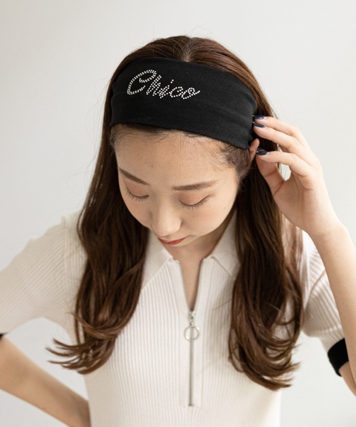 Chico(チコ)の「ラインストーンヘアバンド(ヘアバンド・レディース・ブラック/ダークグレー/ライトベージュ・FREE)」の1枚目の写真