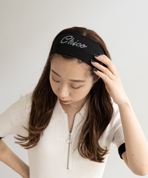 Chico(チコ)の「ラインストーンヘアバンド(ヘアバンド・レディース・ブラック/ダークグレー/ライトベージュ・FREE)」の4枚目の写真
