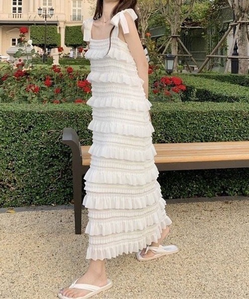 gossip!ロサンゼルス(ゴシップロサンゼルス)の「フリル リボン紐付き 調整可能ストラップ ティアードキャミワンピース「韓国ファッション フェミニン定番」(ワンピース・レディース・ホワイト/ブラック/オフホワイト・FREE)」の4枚目の写真