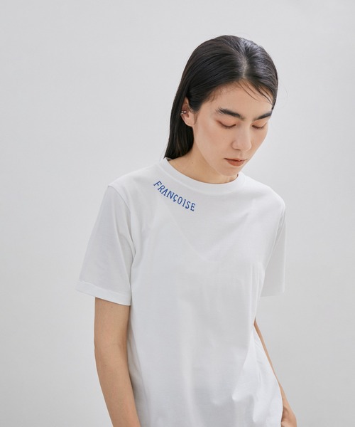 SALON adam et rope'（サロン アダム エ ロペ）の「GOOD LUCK COMES T/刺繍入りクルーネックTシャツ（Tシャツ/カットソー・レディース・ベージュ/オフホワイト/カーキ・FREE）」の2枚目の写真