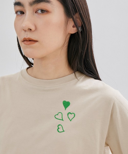 SALON adam et rope'（サロン アダム エ ロペ）の「GOOD LUCK COMES T/刺繍入りクルーネックTシャツ（Tシャツ/カットソー・レディース・ベージュ/オフホワイト/カーキ・FREE）」の17枚目の写真
