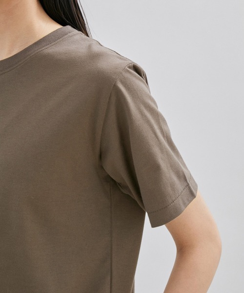 SALON adam et rope'（サロン アダム エ ロペ）の「GOOD LUCK COMES T/刺繍入りクルーネックTシャツ（Tシャツ/カットソー・レディース・ベージュ/オフホワイト/カーキ・FREE）」の6枚目の写真