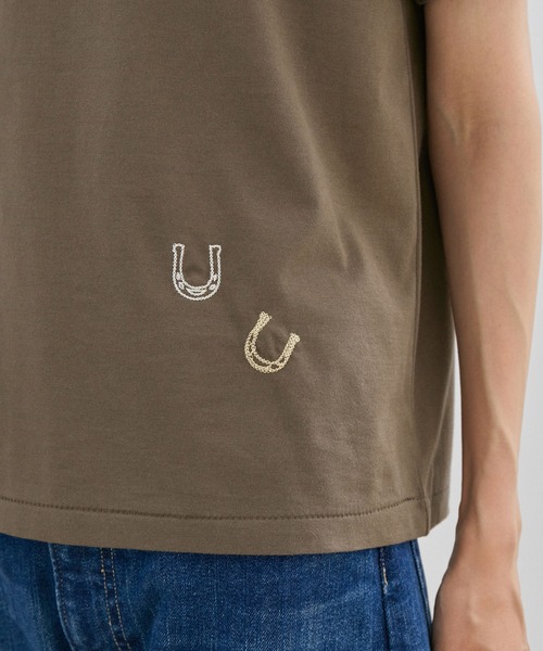 SALON adam et rope'（サロン アダム エ ロペ）の「GOOD LUCK COMES T/刺繍入りクルーネックTシャツ（Tシャツ/カットソー・レディース・ベージュ/オフホワイト/カーキ・FREE）」の7枚目の写真