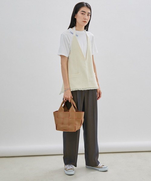 SALON adam et rope'（サロン アダム エ ロペ）の「GOOD LUCK COMES T/刺繍入りクルーネックTシャツ（Tシャツ/カットソー・レディース・ベージュ/オフホワイト/カーキ・FREE）」の10枚目の写真